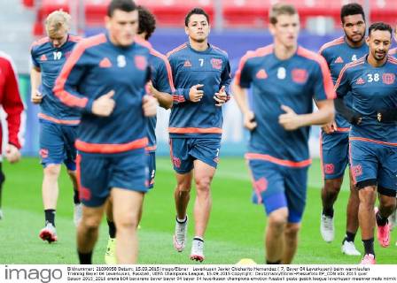 Leverkusen Javier Chicharito Hernandez ( 7, Bayer 04 Leverkusen) beim warmlaufen Training Bayer 04 Leverkusen, Fussball, UEFA Champions League, 15.09.2015 Copyright: Deutzmann Eibner-Pressefoto EP_CDN