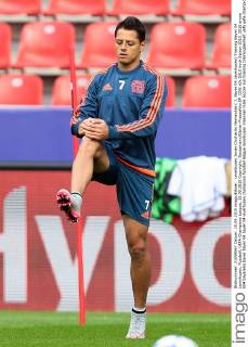 Leverkusen Javier Chicharito Hernandez ( 7, Bayer 04 Leverkusen) Training Bayer 04 Leverkusen, Fussball, UEFA Champions League, 15.09.2015 Copyright: Deutzmann Eibner-Pressefoto EP_CDN