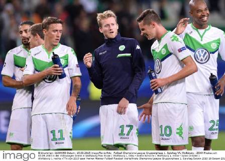 Fußball Champions League Gruppenphase 1. Spieltag VfL Wolfsburg - ZSKA Moskau am 15.09.2015 in der Volkswagen Arena in Wolfsburg Max Kruse ( Wolfsburg ), links - Andre Schürrle ( Wolfsburg ), mitte - Julian Draxler ( Wolfsburg ), rechts xTTx