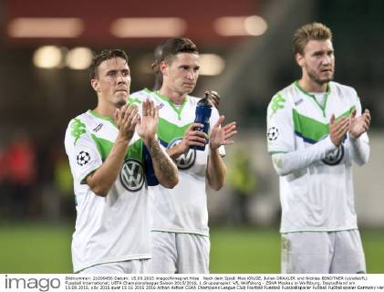 Nach dem Spiel: Max KRUSE, Julian DRAXLER und Nicklas BENDTNER (vl alleVfL) Fussball international: UEFA Championsleague Saison 2015 2016, 1.Gruppenspiel: VfL Wolfsburg - ZSKA Moskau in Wolfsburg, Deutschland am 15.09.2015,
