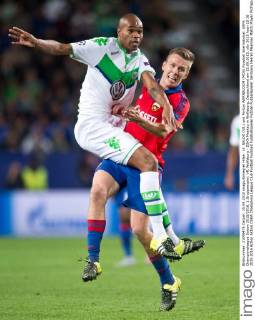 vl: NALDO (VfL) und Pontus WERNBLOOM (MOS) Fussball international: UEFA Championsleague Saison 2015 2016, 1.Gruppenspiel: VfL Wolfsburg - ZSKA Moskau in Wolfsburg, Deutschland am 15.09.2015,