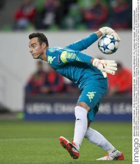 Torwart Diego BENAGLIO (VfL) Fussball international: UEFA Championsleague Saison 2015 2016, 1.Gruppenspiel: VfL Wolfsburg - ZSKA Moskau in Wolfsburg, Deutschland am 15.09.2015,