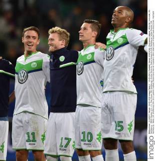 15.09.2015, Fussball, Saison 2015 2016, Champions League, 2015 16, Vorrunde, VfL Wolfsburg - ZSKA Moskau 1:0, v.li., Max Kruse (VfL Wolfsburg), Andre Schürrle, Andre Schuerrle (VfL Wolfsburg), Julian Draxler (VfL Wolfsburg), Naldo (VfL Wolfsburg)