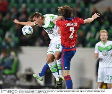 15.09.2015, Fussball, Saison 2015 2016, Champions League, 2015 16, Vorrunde, VfL Wolfsburg - ZSKA Moskau 1:0, Max Kruse (VfL Wolfsburg), li., gegen Mario Fernandes (ZSKA Moskau)