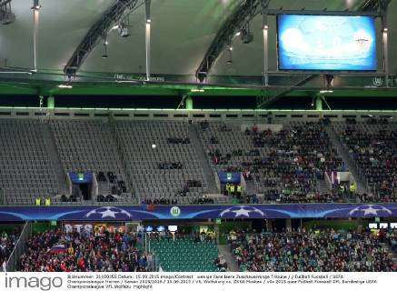 wenige Fans leere Zuschauerränge Tribüne Fußball Fussball UEFA Championsleague Herren Saison 2015 2016 15.09.2015 VfL Wolfsburg vs. ZSKA Moskau