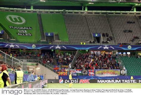 wenige Fans leere Zuschauerränge Tribüne Transparent Fußball ist alles Fußball Fussball UEFA Championsleague Herren Saison 2015 2016 15.09.2015 VfL Wolfsburg vs. ZSKA Moskau