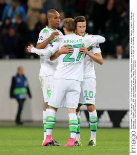 Naldo, Maximilian Arnold, Julian Draxler Freude Emotion jubelnd Jubel nach Spielende Fußball Fussball UEFA Championsleague Herren Saison 2015 2016 15.09.2015 VfL Wolfsburg vs. ZSKA Moskau
