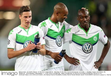 Dienstag 15.09.2015, Champions League, Vorrunde, 1. Spieltag, Saison 2015 2016, VfL Wolfsburg - ZSKA Moskau, Schlussjubel v.l. Julian Draxler (Wolfsburg) , Naldo (Wolfsburg) und Josuha Guilavogui (Wolfsburg) DeFodi035