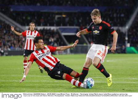 Eindhoven - Manchester United ManU player Luke Shaw sustains a serious leg injury out of this duel with Hector Moreno. Photographer: Robert Meerding 