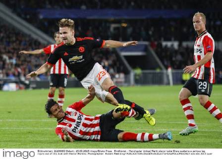 Eindhoven - Manchester United ManU player Luke Shaw sustains a serious leg injury out of this duel with Hector Moreno. Photographer: Robert Meerding 