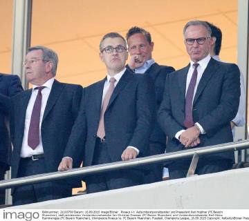 Piraeus l-r: Aufsichtsratsvorsitzender und Praesident Karl Hopfner (FC Bayern Muenchen), stellvertretenden Vorstandsvorsitzenden Jan-Christian Dreesen (FC Bayern Muenchen) und Vorstandsvorsitzender Karl-Heinz Rummenigge (FC Bayern Muenchen), Olympiakos Piraeus vs. FC Bayern Muenchen, Fussball, Champions League, 16.09.2015 Copyright: Kolbert xEibner-Pressefoto EP_ckt