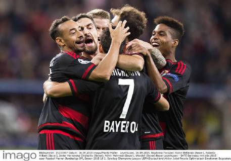 Leverkusen, 16.09.2015, BayArena Torjubel: Karim Bellarabi (Bayer), Roberto Hilbert (Bayer), Javier Hernandez Chicharito (Bayer), Admir Mehmedi (Bayer), Wendell (Bayer) Bayer Leverkusen - BATE Baryssau mm