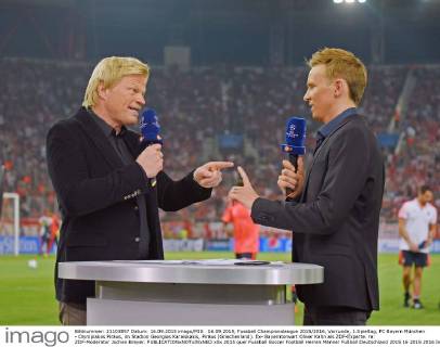 16.09.2015, Fussball Championsleague 2015 2016, Vorrunde, 1.Spieltag, FC Bayern München - Olympiakos Piräus, im Stadion Georgios Karaiskakis, Piräus (Griechenland). Ex- Bayerntorwart Oliver Kahn als ZDF-Experte. re: ZDF-Moderator Jochen Breyer. 
