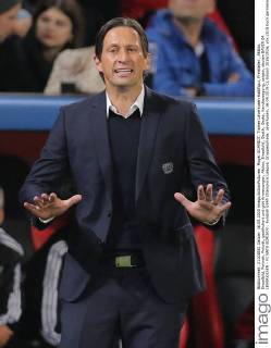 Roger SCHMIDT, Trainer Leverkusen Halbfigur, Freisteller , Aktion, Einzelbild, Portrait, Porträt, gestikuliert und gibt Anweisungen, Aktion, Einzelbild, Gestik, Geste, Handbewegung, zeigen, deuten BAYER 04 LEVERKUSEN - FC BATE BORISOV , Fussball UEFA Champions League, Gruppenphase, Leverkusen, 16.09.2015 CL Saison 2015 2016,
