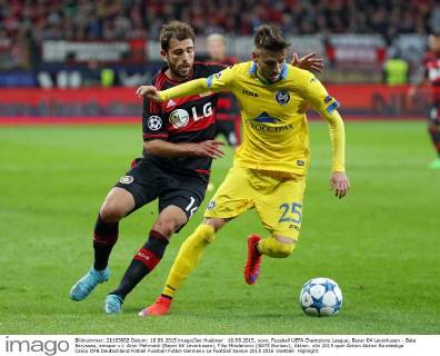 16.09.2015, xovx, Fussball UEFA Champions League, Bayer 04 Leverkusen - Bate Baryssau, emspor v.l. Amir Mehmedi (Bayer 04 Leverkusen), Filip Mladenovic (BATE Borisov), Aktion.