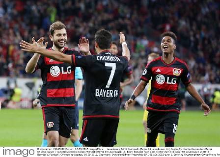 Leverkusen Admir Mehmedi (Bayer 04 Leverkusen 14), Javier Chicharito Hernandez (Bayer 04 Leverkusen 7) und Nascimento Borges Wendell (Bayer 04 Leverkusen 18) beim Torjubel nach dem Treffer zum 1:0 Bayer 04 Leverkusen vs BATE Baryssau, Fussball, Champions-League, 16.09.2015, Copyright: Schueler Eibner-Pressefoto EP_JSE