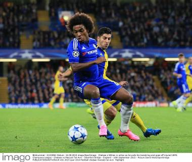 Chelsea s Willian in action as he pulls his hamstring and goes off injured UEFA Champions League - Chelsea vs Maccabi Tel Aviv - Stamford Bridge - England - 16th September 2015 - Picture David Klein Sportimage EDITORIAL USE ONLY. No use with unauthorised audio, video, data, fixture lists, club league logos or live services. Online in-match use limited to 120 images, no video emulation. No use in betting, games or single club league player publications.