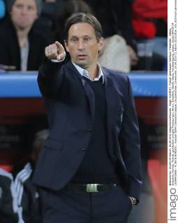 Roger SCHMIDT, Trainer Leverkusen Halbfigur, Freisteller , Aktion, Einzelbild, Portrait, Porträt, gestikuliert und gibt Anweisungen, Aktion, Einzelbild, Gestik, Geste, Handbewegung, zeigen, deuten BAYER 04 LEVERKUSEN - FC BATE BORISOV , Fussball UEFA Champions League, Gruppenphase, Leverkusen, 16.09.2015 CL Saison 2015 2016,