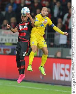 WENDELL, Lev 18 im Kopfballduell mit Igor STASEVICH, Borisov 22 BAYER 04 LEVERKUSEN - FC BATE BORISOV , Fussball UEFA Champions League, Gruppenphase, Leverkusen, 16.09.2015 CL Saison 2015 2016,