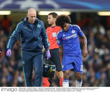 Chelsea s Willian looks on dejected as he pulls his hamstring and goes off injured UEFA Champions League - Chelsea vs Maccabi Tel Aviv - Stamford Bridge - England - 16th September 2015 - Picture David Klein Sportimage EDITORIAL USE ONLY. No use with unauthorised audio, video, data, fixture lists, club league logos or live services. Online in-match use limited to 120 images, no video emulation. No use in betting, games or single club league player publications.