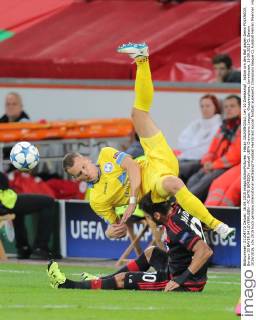 Hakan CALHANOGLU, Lev 10 Zweikampf , Aktion um den Ball gegen Denis POLYAKOV, Borisov 33 BAYER 04 LEVERKUSEN - FC BATE BORISOV , Fussball UEFA Champions League, Gruppenphase, Leverkusen, 16.09.2015 CL Saison 2015 2016,