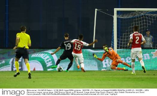 SOCCER - CL, Zagreb vs Arsenal ZAGREB,CROATIA,16.SEP.15 - SOCCER - UEFA Champions League, group stage, GNK Dinamo Zagreb vs FC Arsenal. Image shows Josip Pivaric (Zagreb), Alex Oxlade-Chamberlain and David Ospina (Arsenal). GEPAxpictures xMaticxKlansek