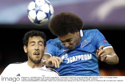 Partido de la Champions League disputado entre Valencia y Zenit. En la imagen, Witsel y Parejo. Champions League match played between Valencia and Zenit. In this picture, Witsel and Parejo. xORAZALx 