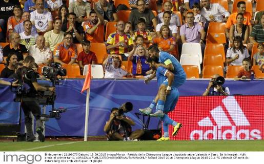Partido de la Champions League disputado entre Valencia y Zenit. En la imagen, Hulk anota el primer tanto. xORAZALx 