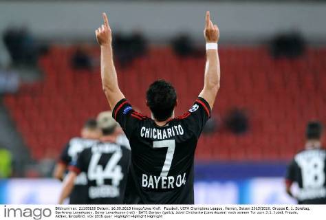 Fussball, UEFA Champions League, Herren, Saison 2015 2016, Gruppe E, 1. Spieltag, BayArena Leverkusen, Bayer Leverkusen (rot) - BATE Borisov (gelb); Jubel Chicharito (Leverkusen) nach seinem Tor zum 3:1. Jubel, Freude, Aktion, Einzelbild.