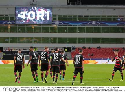 Hakan CALHANOGLU, Lev 10 Torjubel, Jubel nach dem Tor zum 4-1 Anzeigetafel, Screen, Screenboard, digital, LED, Anzeige, Monitor,Ergebnis, Endergebnis BAYER 04 LEVERKUSEN - FC BATE BORISOV , Fussball UEFA Champions League, Gruppenphase, Leverkusen, 16.09.2015 CL Saison 2015 2016,