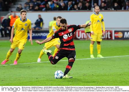 Fußball Champions League Gruppenphase 1. Spieltag Bayer Leverkusen - BATE Baryssau am 16.09.2015 in der BayArena in Leverkusen Hakan Calhanoglu ( Leverkusen ) schießt den Elfmeter zum 4:1 xTTx