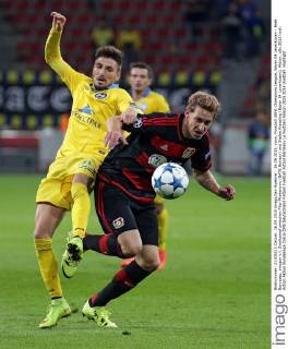 16.09.2015, xovx, Fussball UEFA Champions League, Bayer 04 Leverkusen - Bate Baryssau, emspor v.l. Zweikampf zwischen Filip Mladenovic (BATE Borisov) und Stefan Kiessling (Bayer 04 Leverkusen), Aktion.