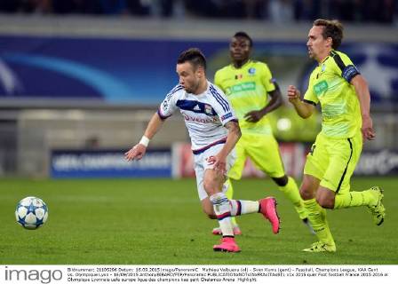 Mathieu Valbuena (ol) - Sven Kums (gant) - Fussball, Champions League, KAA Gent vs. Olympique Lyon - 16 09 2015 AnthonyBIBARD FEP Panoramic 