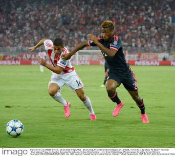 16.09.2015, Fussball Championsleague 2015 2016, Vorrunde, 1.Spieltag, FC Bayern München - Olympiakos Piräus, im Stadion Georgios Karaiskakis, Piräus (Griechenland). v.li: Omar Elabdellaoui (Piräus) gegen Kingsley Coman (Bayern München) 