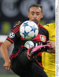 Karim BELLARABI, Lev 38 Einzelaktion mit Ball, Ganzfigur, Freisteller, Einzelbild, Hochformat, Aktion, Ganzkörper, Einzelaufnahmen, Action Ballannahme, Ballbehandlung BAYER 04 LEVERKUSEN - FC BATE BORISOV , Fussball UEFA Champions League, Gruppenphase, Leverkusen, 16.09.2015 CL Saison 2015 2016,