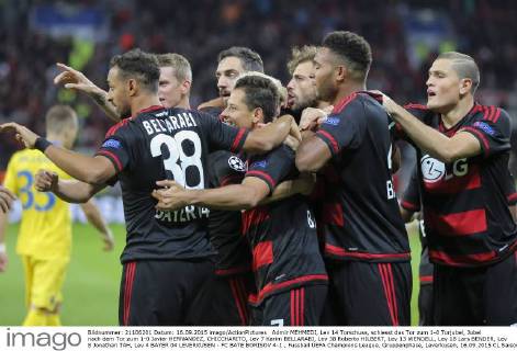 Admir MEHMEDI, Lev 14 Torschuss, schiesst das Tor zum 1-0 Torjubel, Jubel nach dem Tor zum 1-0 Javier HERNANDEZ, CHICCHARITO, Lev 7 Karim BELLARABI, Lev 38 Roberto HILBERT, Lev 13 WENDELL, Lev 18 Lars BENDER, Lev 8 Jonathan TAH, Lev 4 BAYER 04 LEVERKUSEN - FC BATE BORISOV 4-1 , Fussball UEFA Champions League, Gruppenphase, Leverkusen, 16.09.2015 CL Saison 2015 2016,