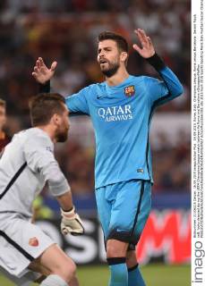 16.09.2015. Rome, Italy. Champions League. Roma versus Barcelona. Gerard Piqu& xe8; looks dejected during the UEFA Champions League match between As Roma and Barcelona xGiuseppexMaffiax  ActionPlus11661051