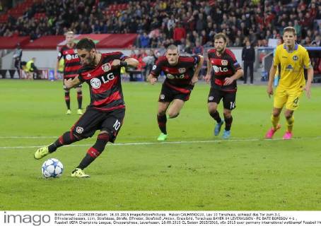 Hakan CALHANOGLU, Lev 10 Torschuss, schiesst das Tor zum 3-1 Elfmeterschiessen, 11m, Strafstoss, Strafe, Elfmeter, Strafstoß ,Aktion, Einzelbild, Torschuss BAYER 04 LEVERKUSEN - FC BATE BORISOV 4-1 , Fussball UEFA Champions League, Gruppenphase, Leverkusen, 16.09.2015 CL Saison 2015 2016,