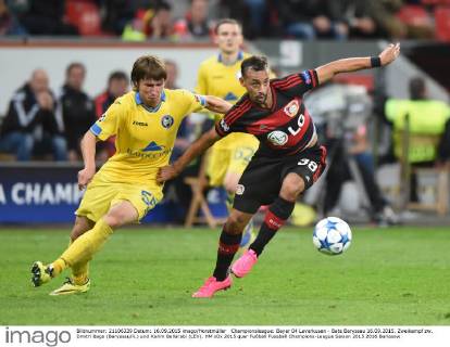 Championsleague: Bayer 04 Leverkusen - Bate Baryssau 16.09.2015. Zweikampf zw. Dmitri Baga (Baryssau li.) und Karim Bellarabi (LEV). HM
