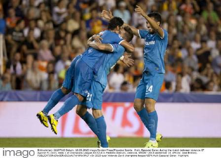 Hulk, Ezequiel Garay during the match between Valencia CF against FC Zenit, week 1 of Champions League 2015 16 in Mestalla stadium, Valencia, SPAIN - 2015 september 16. (Photo: Jose Breton). 