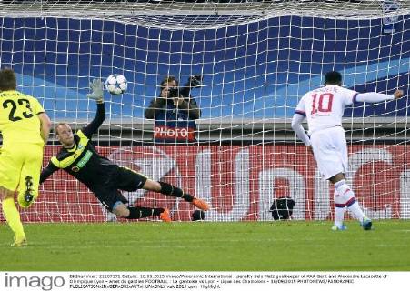 penalty Sels Matz goalkeeper of KAA Gent and Alexandre Lacazette of Olympique Lyon - arret du gardien FOOTBALL : La gantoise vs Lyon - Ligue des Champions - 16 09 2015 PHOTONEWS PANORAMIC 