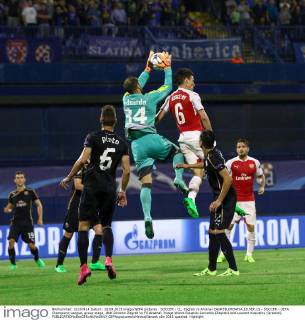 SOCCER - CL, Zagreb vs Arsenal ZAGREB,CROATIA,16.SEP.15 - SOCCER - UEFA Champions League, group stage, GNK Dinamo Zagreb vs FC Arsenal. Image shows Eduardo Carvalho (Zagreb) and Laurent Koscielny (Arsenal). GEPAxpictures xMaticxKlansek