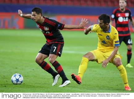 Leverkusen, UEFA Fussball, Herren, Champions League, Saison 2015 2016,Gruppe E, Bayer 04 Leverkusen vs Bate Baryssau, 16.09.2015, BayArena Leverkusen, Javier Hernandez Balcazar , Chicharito, Bayer 04 Leverkusen Aleksandr Volodko