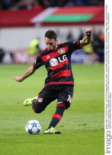 Leverkusen, UEFA Fussball, Herren, Champions League, Saison 2015 2016,Gruppe E, Bayer 04 Leverkusen vs Bate Baryssau, 16.09.2015, BayArena Leverkusen, Hakan Calhanoglu, Bayer 04 Leverkusen , Aktion, Einzelbild