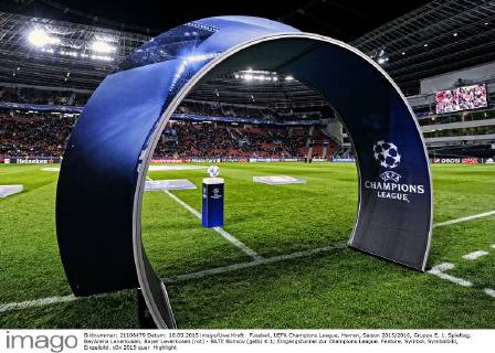 Fussball, UEFA Champions League, Herren, Saison 2015 2016, Gruppe E, 1. Spieltag, BayArena Leverkusen, Bayer Leverkusen (rot) - BATE Borisov (gelb) 4:1; Eingangstunnel zur Champions League. Feature, Symbol, Symbolbild, Einzelbild.