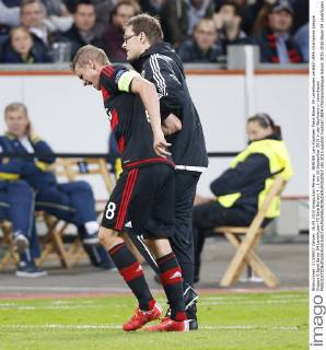 BENDER Lars Kapitaen Team Bayer 04 Leverkusen verletzt UEFA Champions League Gruppe E Spiel Bayer 04 Leverkusen-FC Bate Borisov 4 : 1 am 16.September 2015 in der BayArena in Leverkusen 
