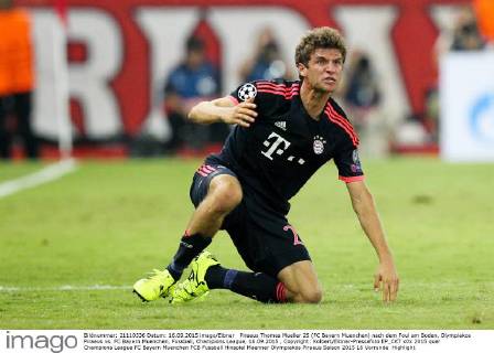 Piraeus Thomas Mueller 25 (FC Bayern Muenchen) nach dem Foul am Boden, Olympiakos Piraeus vs. FC Bayern Muenchen, Fussball, Champions League, 16.09.2015 , Copyright: Kolbert Eibner-Pressefoto EP_CKT