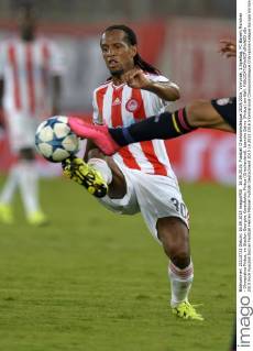 16.09.2015, Fussball Championsleague 2015 2016, Vorrunde, 1.Spieltag, FC Bayern München - Olympiakos Piräus, im Stadion Georgios Karaiskakis, Piräus (Griechenland). Leandro Salino (Piräus) am Ball. 