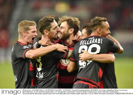 16.09.2015, Fussball Championsleague 2015 2016, Vorrunde, 1.Spieltag, Bayer Leverkusen - BATE Baryssau, in der BayArena Leverkusen. v.l. Lars Bender (Leverkusen), Roberto Hilbert (Leverkusen), Admir Mehmedi (Leverkusen), Chicharito Javier Hernandez (Leverkusen) und Karim Bellarabi (Leverkusen) jubeln nach dem 1:0 von Admir Mehmedi (Leverkusen) 