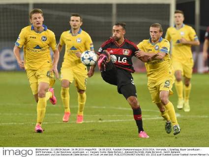 16.09.2015, Fussball Championsleague 2015 2016, Vorrunde, 1.Spieltag, Bayer Leverkusen - BATE Baryssau, in der BayArena Leverkusen. v.l. Kaspars Dubra (Bate Borisov), Aleksadr Karnitski (Bate Borisov)), Karim Bellarabi (Leverkusen) und Ilya Aleksievich (Bate Borisov) im Duell um den Ball. 
